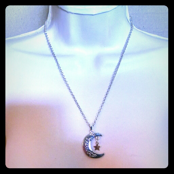 Beautiful moon Goldstar silver necklace